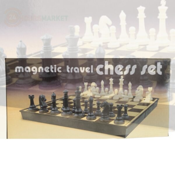 Magnetic travel chess set